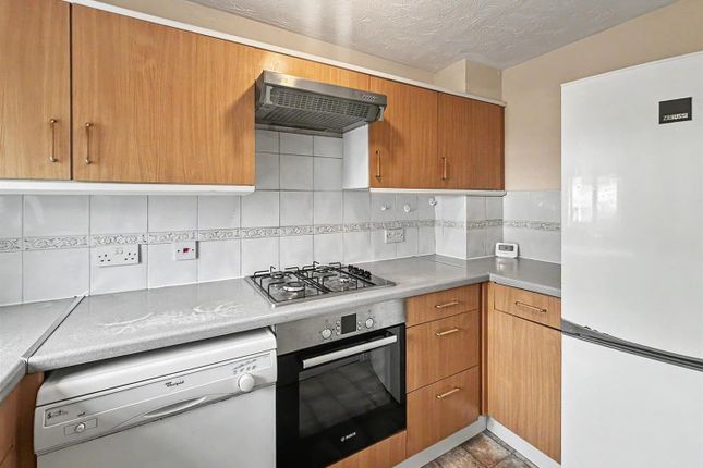 6, Periwinkle Lane, Dunstable photo 3