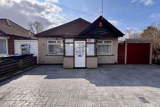 77 Methuen Road, Edgware photo 2