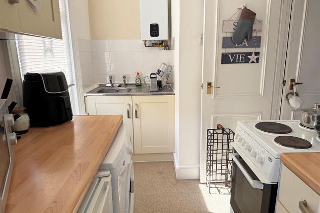 Flat 3, 61 Springfield Road, Brighton photo 3