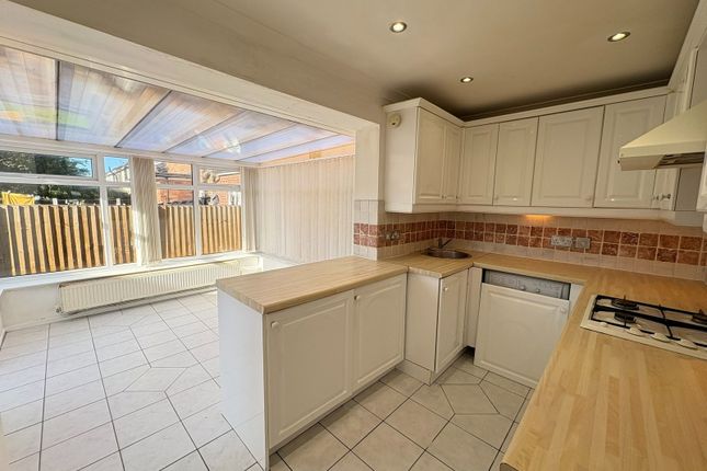 Barnes Drive, Maghull photo 3