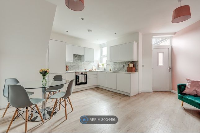 Flat, A Sharrow Vale Road, Sheffield photo 3