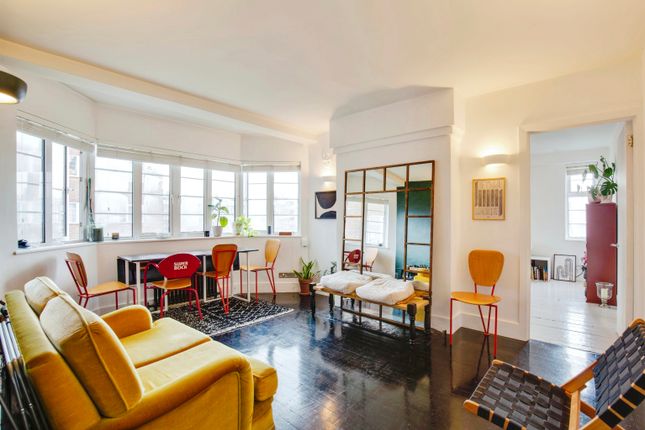 Flat for sale in Chiswick Village, Chiswick