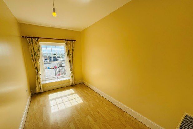 Flat to rent in Picton Terrace, Carmarthen