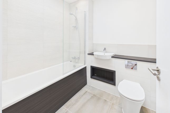 Cam02545G0-Pr0471-Still016