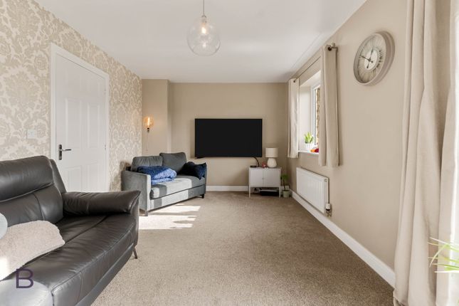 18, Woodsley Fold, Bradford photo 2