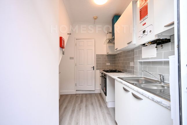 Ground Floor Flat 180, Greenford Avenue, London photo 5