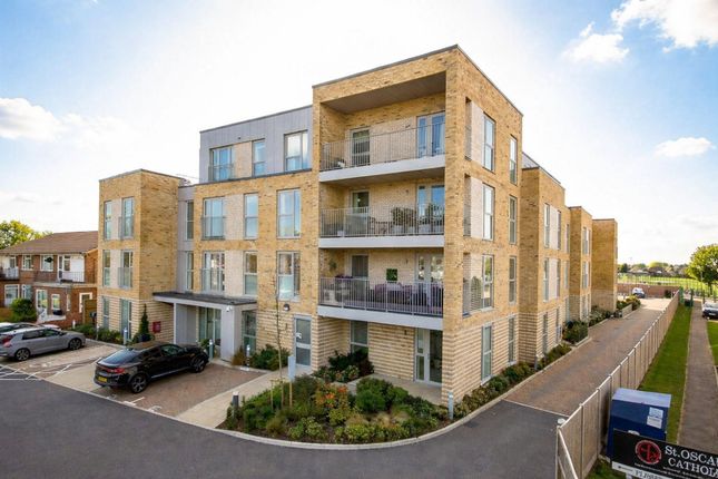 2-bed house on 6 Walnut Tree Place, Worthing, £200,000