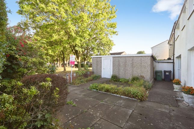 36, Holtdale Green, Leeds photo 2