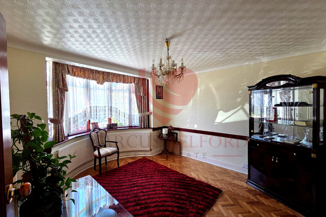 13 , Blossom Waye, Hounslow photo 3