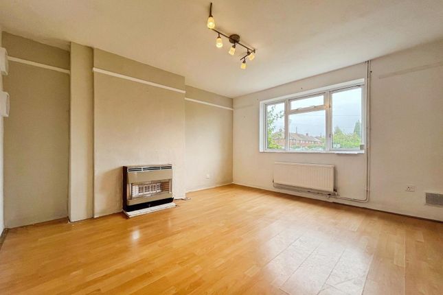14, Barons Way, Surrey photo 2