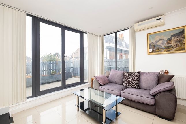 Flat 2, 33, South Street, Isleworth photo 2