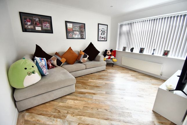 121 Sunny Bank Road, Bury photo 4