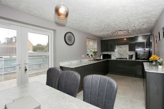 41, Boleyn Avenue, Peterborough photo 3