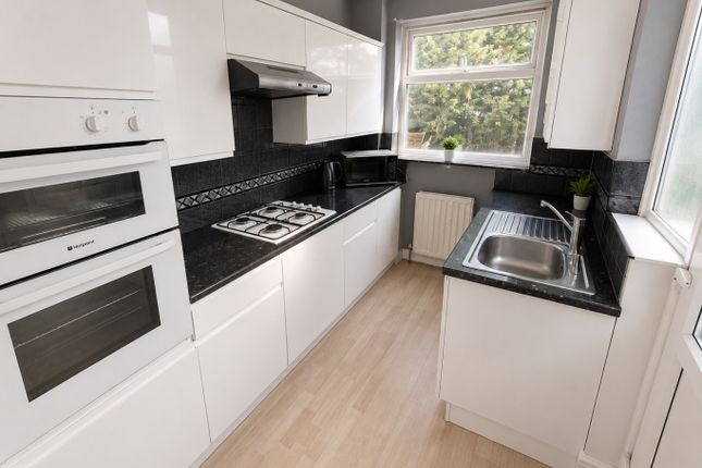 3 Somerset Avenue, Luton, Bedfordshire photo 4