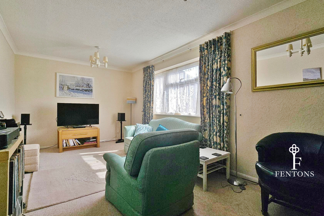 17, Chamberlain Avenue, Walton-on-the-Naze photo 3