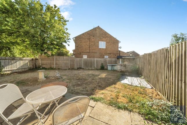 7, Hazley Walk, Buckinghamshire photo 4