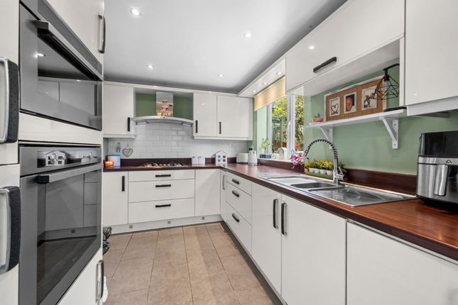 31 Burns Grove, Warrington photo 3