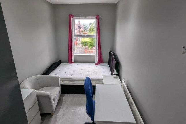 Room 5, Manchester photo 2