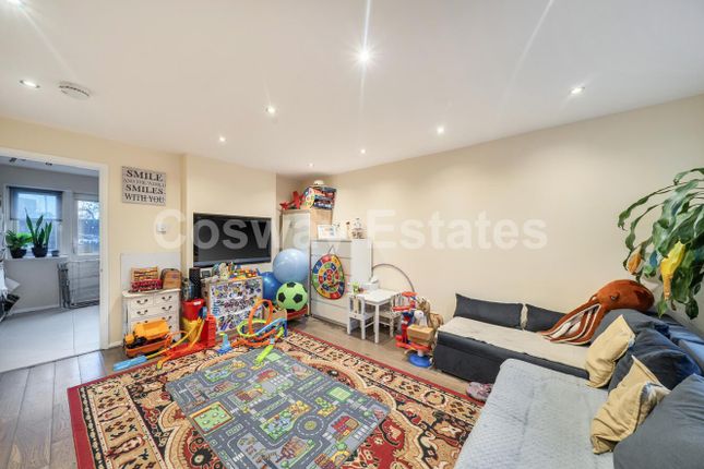 12, Aylesham Close, Mill Hill photo 3