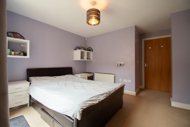 Flat for sale in Lawrence Square, York