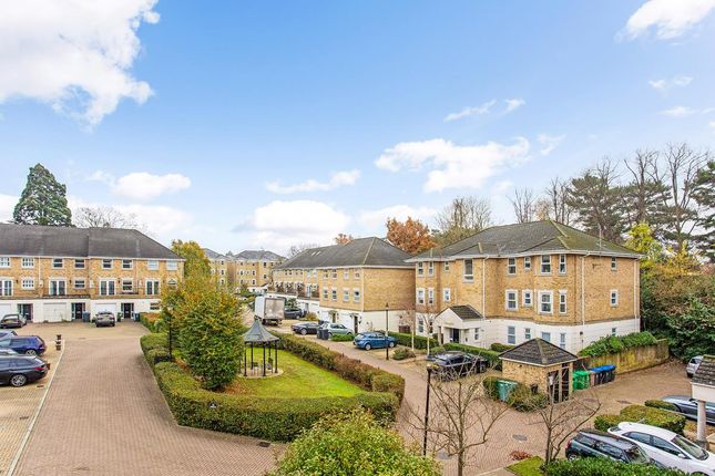 Town house to rent in Penners Gardens, Surbiton