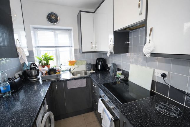 904 Uxbridge Road, Hayes photo 3