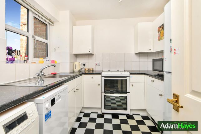 21, Lucas Gardens, London photo 3