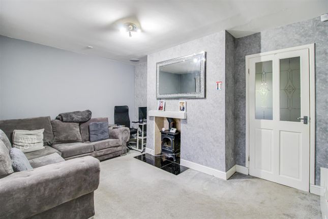 15, Smithy Parade, Dewsbury photo 4