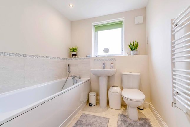 Flat for sale in Witney, Oxfordshire