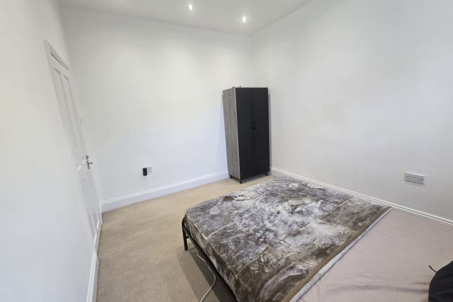 Stroud Road, London photo 3