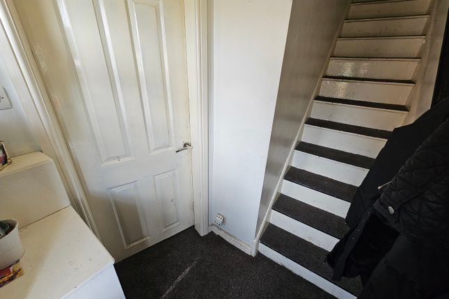 7, Clifton Close, Heywood photo 3