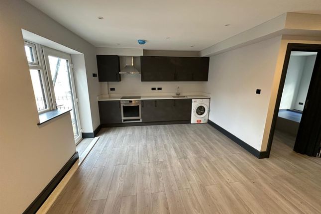 Flat, 140 Flat 5, High street, Hounslow photo 3