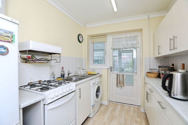 1, Walnut Tree Drive, Sittingbourne photo 4
