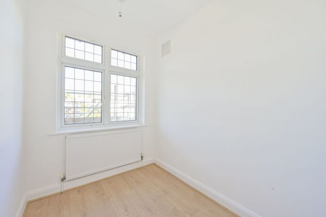 Martin Grove, Morden photo 4