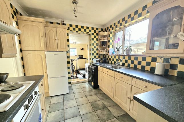 11, Highland Road, Surrey photo 4