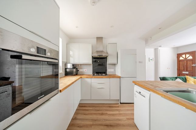 83, Holcombe Close, Bath photo 4