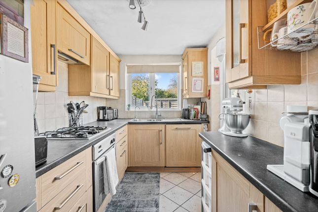 11, Dolphin Court North, Staines-upon-Thames photo 4