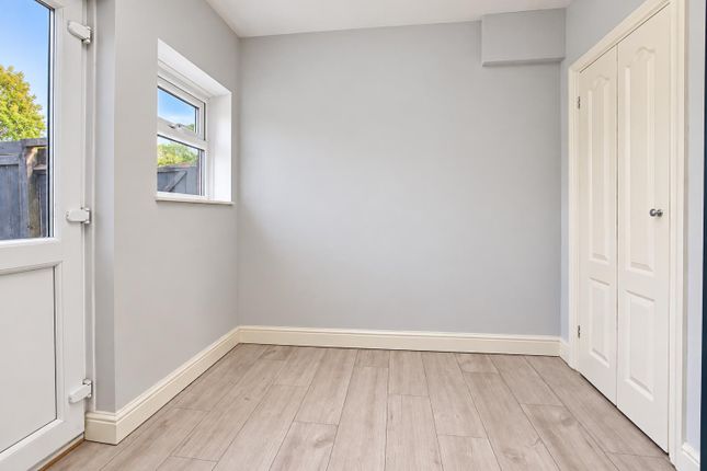 10, Reston Path, Borehamwood photo 4