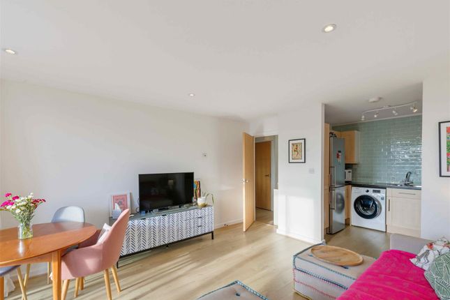 Flat 26, Jersey Court, Dairy Close, London photo 4