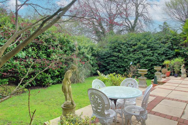 Cotesworth, Westwood Close, Potters Bar photo 3