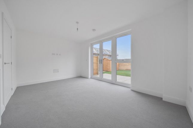 3, Harebell Way, Hampshire photo 2