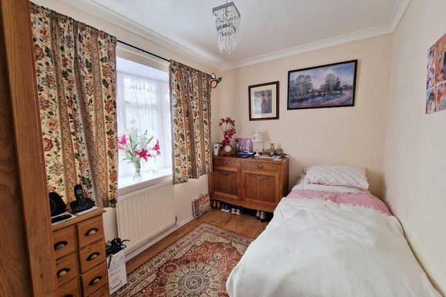 15, Normandy Avenue, Burnham-On-Crouch photo 3
