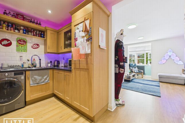 6, Maple Court, Prescot photo 3