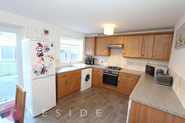 29, Wasp Mill Drive, Rochdale photo 2
