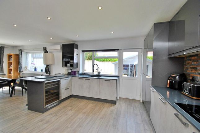 52, Anvil Crescent, Broadstone photo 4