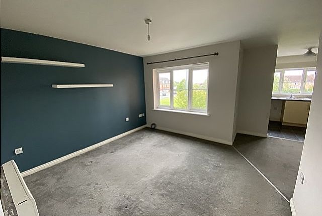 Flat to rent in Sannders Crescent, Tipton, West Midlands