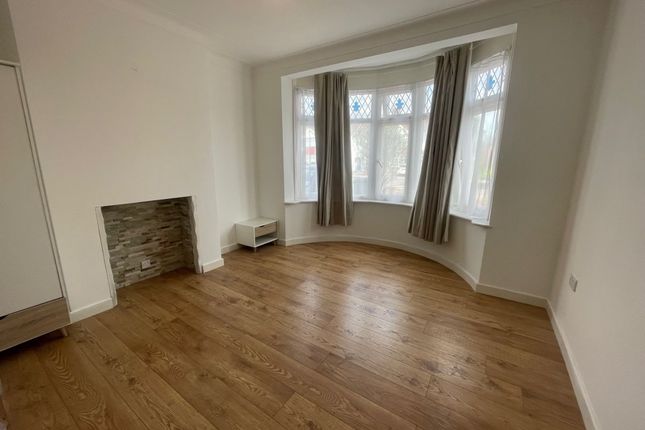 Thumbnail Room to rent in Firs Lane, London