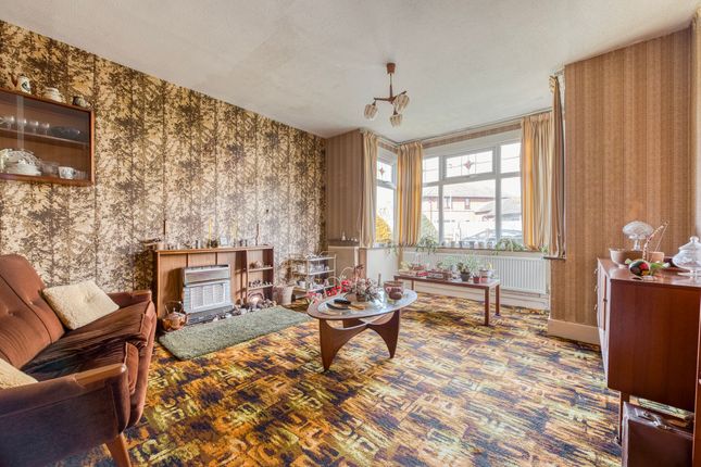11 Alexandra Avenue, Great Yarmouth photo 2