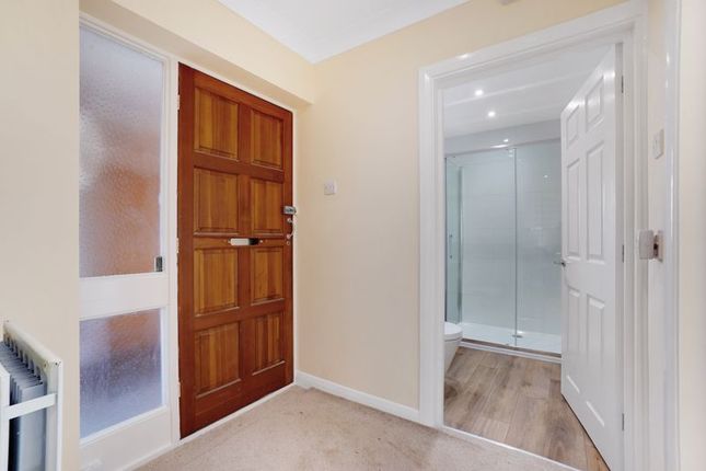 28, Gorringe Avenue, Dartford photo 3