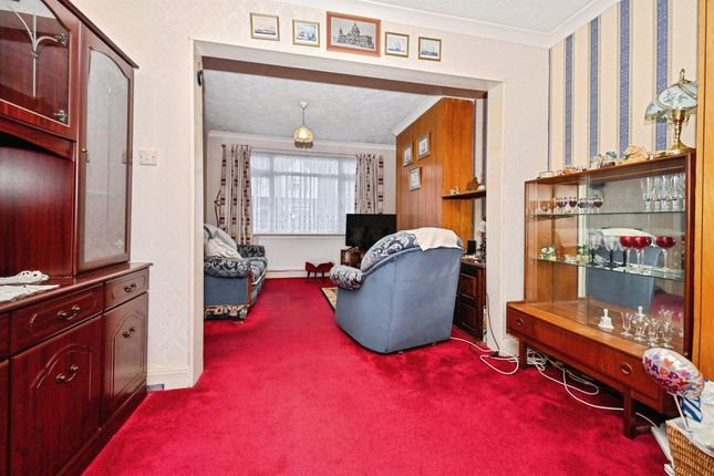 15, Maytree Crescent, Watford photo 4